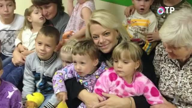 Помоги ближнему на Дальнем Востоке! Яна Поплавская собрала 50 тонн гумпомощи, а пенсионерка из Магадана связала 300 пар носков | Программы | ОТР - Общественное Телевидение России