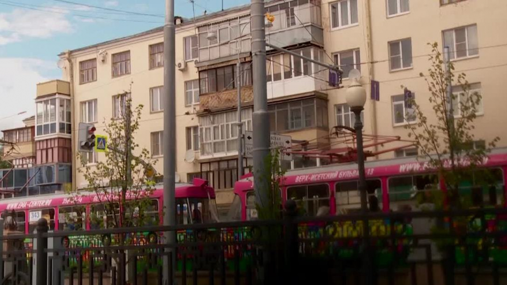В Екатеринбурге власти заставляют жителей самих реставрировать их дома | Программы | ОТР - Общественное Телевидение России
