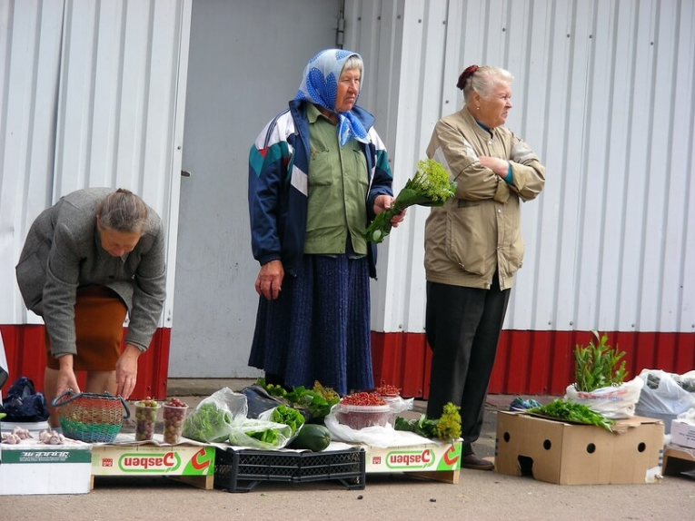 Пенсионеры и условия кризиса,