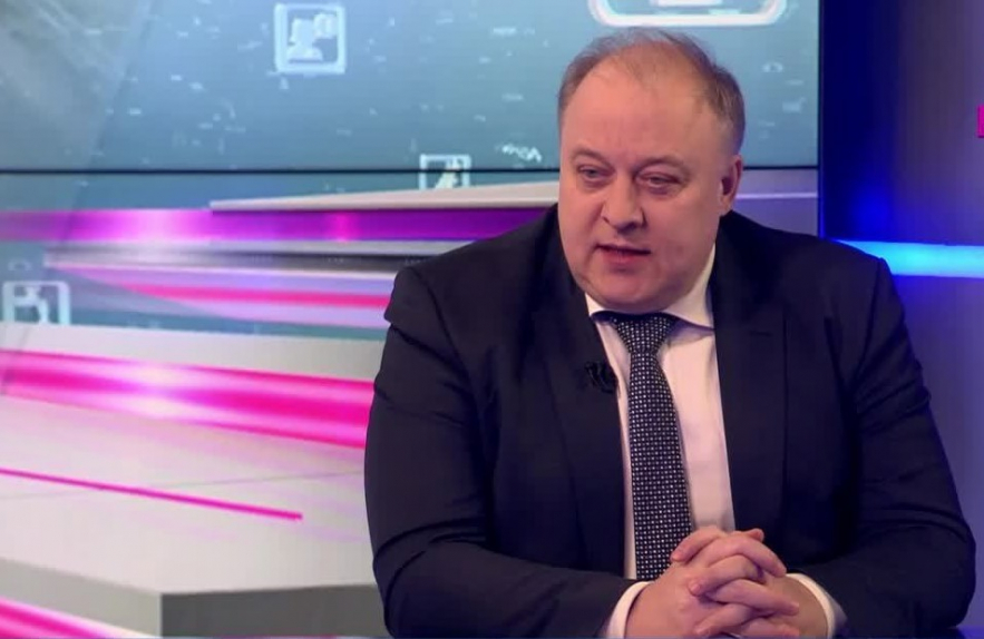 Александр Толмачев: Парковка - дело затратное. Земля будет дорожать и за нее всегда будут драться. Лучше драться деньгами, а не до крови | Программы | ОТР - Общественное Телевидение России