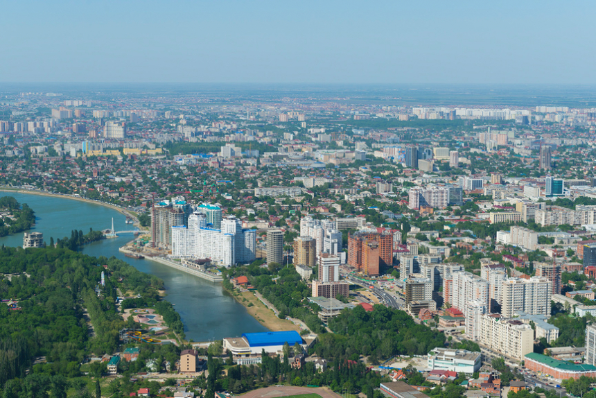 Города-миллионники. Разница зарплат. Михаил Федотов – о защите заключенных. Путешествие на Берег Маклая | Программы | ОТР - Общественное Телевидение России Вид на город Краснодар с высоты птичьего полета