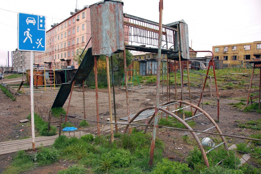 Безопасность детских площадок. Мужская смертность. Долги россиян. Приемная кампания в вузах. Производство трамваев | Программы | ОТР - Общественное Телевидение России