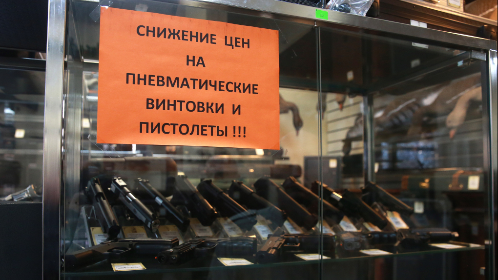 Разрешение на оружие. Экспедиция ОТР: деревянное зодчество. Цифровой фейсконтроль. Реальные цифры: от зарплаты до зарплаты. Автомобили | Кино | ОТР - Общественное Телевидение России