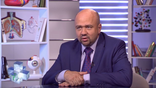 Камиль Бахтияров: Пациентка также должна знать, если она будет сидеть на диване и пить просто препараты, эффекта не будет | Кино | ОТР - Общественное Телевидение России
