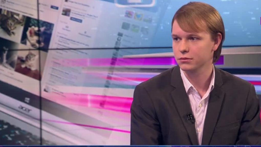 Владислав Тушканов: Если безобидный фонарик в телефоне просит доступ к СМС-кам, это может быть вирус, который хочет украсть ваши деньги | Программы | ОТР - Общественное Телевидение России