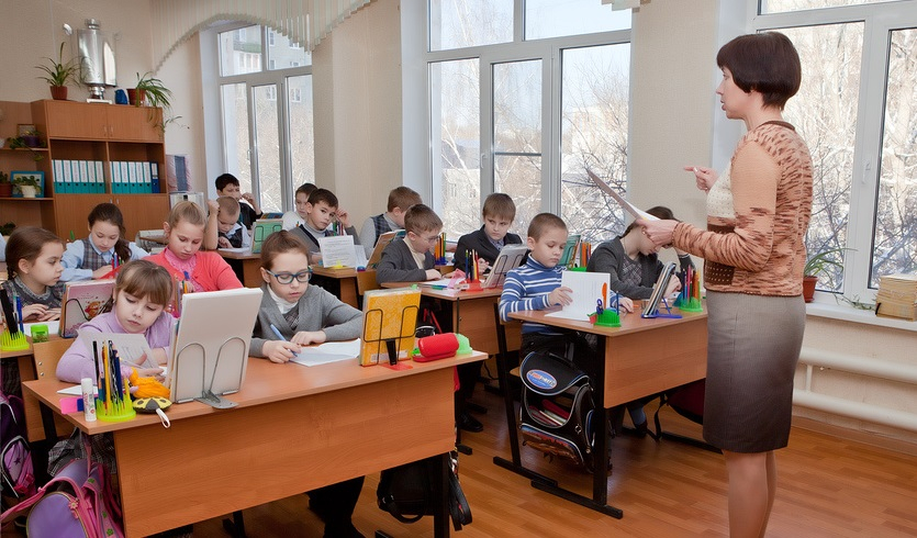 Реальные цифры: зарплаты учителей. Самолечение россиян. Топливный спор. Мусор вокруг дачных поселков. Автомобили | Программы | ОТР - Общественное Телевидение России