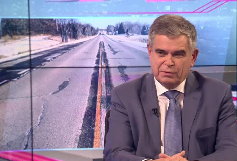Павел Поспелов: Уходя от «Платона», большегрузы ушли с федеральных трасс на региональные дороги низких категорий - разрушение пошло и там | Программы | ОТР - Общественное Телевидение России