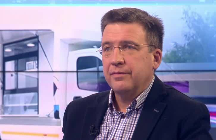Владлен Максимов: У нас торговля - бутылочное горло, сквозь которое не может протолкнуться производство | Программы | ОТР - Общественное Телевидение России