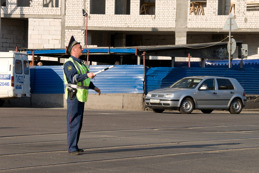 Госавтоинспектор из Омска украл собственный автомобиль | Новости | ОТР