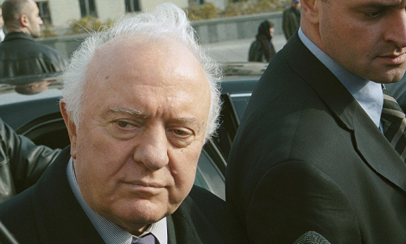 Экс-президент Грузии Шеварднадзе похоронен во дворе своего дома | Новости | ОТР