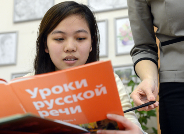 Определен необходимый для мигрантов уровень знаний русского языка | Новости | ОТР