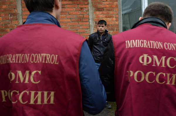 Владельцев квартир обязали сообщать в ФМС о задержавшихся