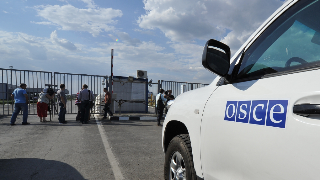 Наблюдатели ОБСЕ попали под обстрел на украинской границе | Новости | ОТР