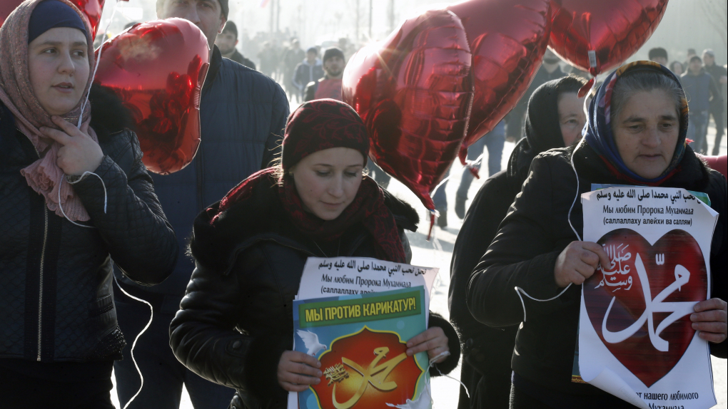 Митинг в Грозном против карикатур на Мухаммада собрал более миллиона человек | Новости | ОТР Митинг в Грозном