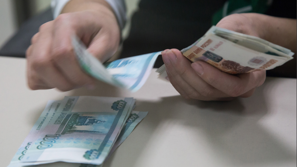 Жители Кемеровской области стали тратить меньше денег, зато увеличили вклады в банках | Новости | ОТР