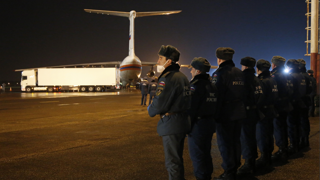Третий самолет с останками погибших в авиакатастрофе над Синаем вылетел в Петербург из Каира | Новости | ОТР