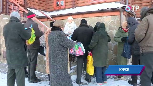 Накорми и обогрей! Курские волонтеры помогают бездомным пережить морозы, раздавая тем горячие обеды | Новости | ОТР