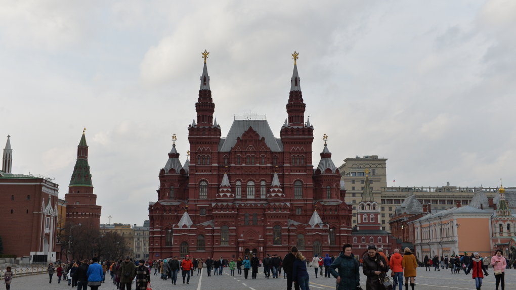 В Историческом музее откроется парадный вход со стороны Красной площади | Новости | ОТР Красная площадь в Москве. В центре - Государственный Исторический музей.