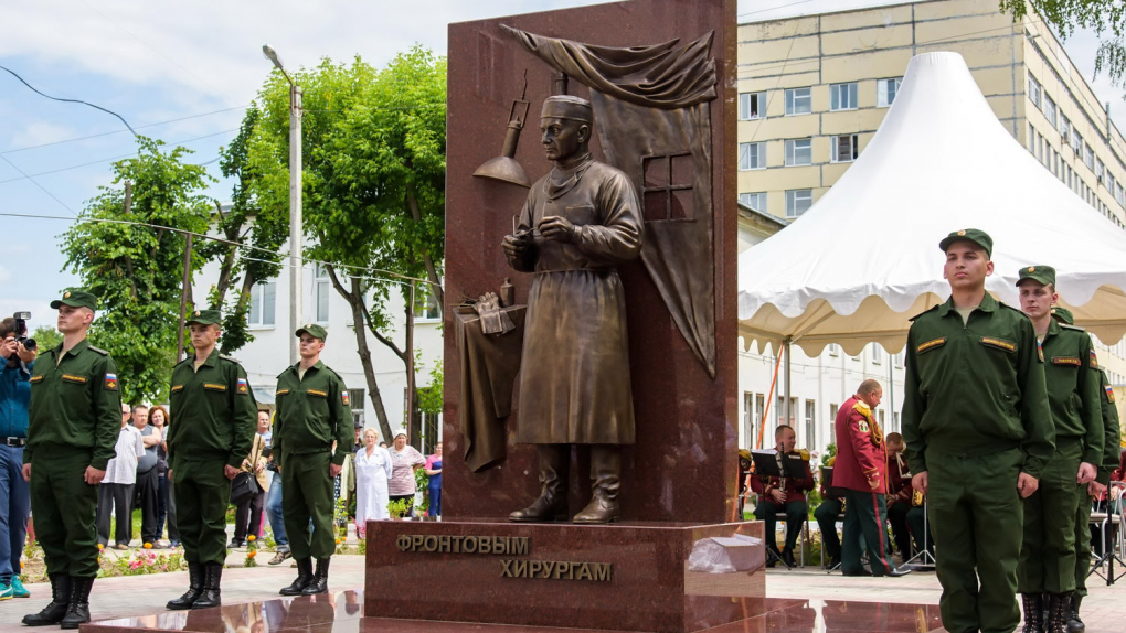 В Калуге открыли первый в стране памятник фронтовому хирургу | Новости | ОТР