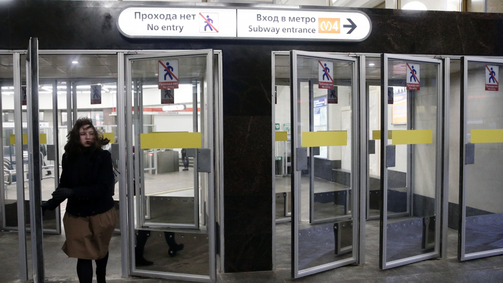 В метро Санкт-Петербурга запретили заниматься гаданием | Новости | ОТР