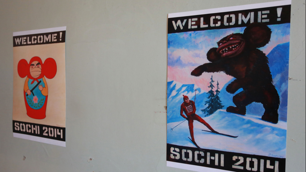 На выставке художника Василия Слонова Welcome! Sochi-2014, посвященной зимней Олимпиаде в Сочи, в рамках фестиваля Марата Гельмана «Белые ночи». 2014 год.