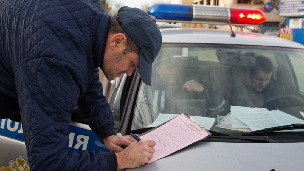Автомобильные штрафы можно будет обжаловать через портал госуслуг | Новости | ОТР