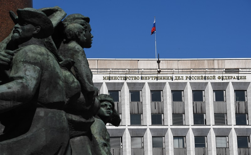МВД предлагает ввести наказание за оскорбление полицейских в сети | Новости | ОТР