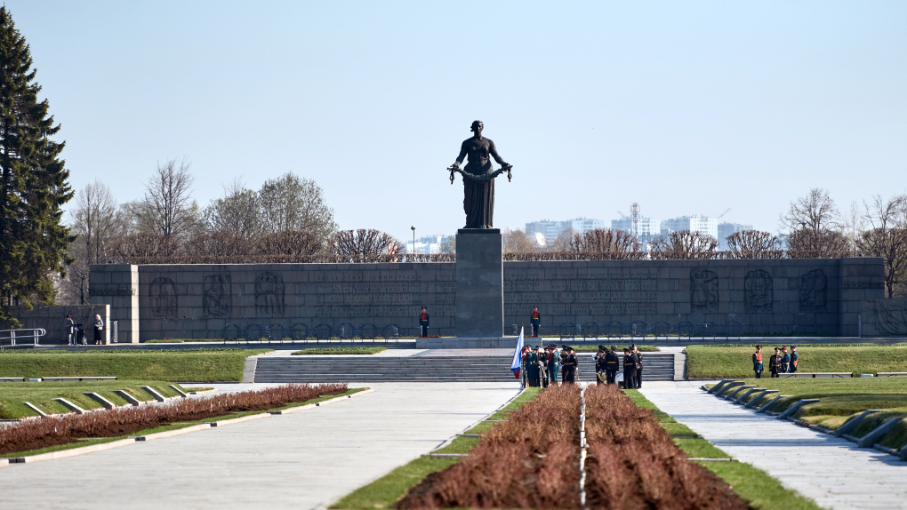 Пискаревский мемориал в санкт петербурге фото