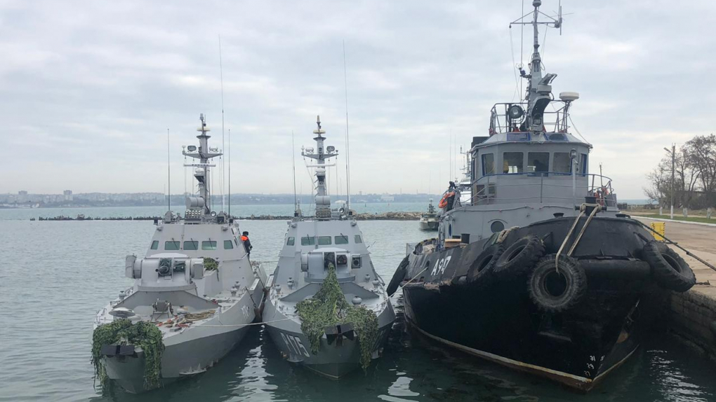 Началась передача задержанных в Керчи украинских военных кораблей | Новости | ОТР