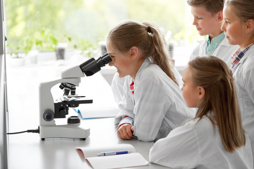 Школа генетики. Занятия с микроскопом биология. Генетика в школе. Гармония между природой и человеком. Микроскоп. Biology Genetics for Kids with Microscope.