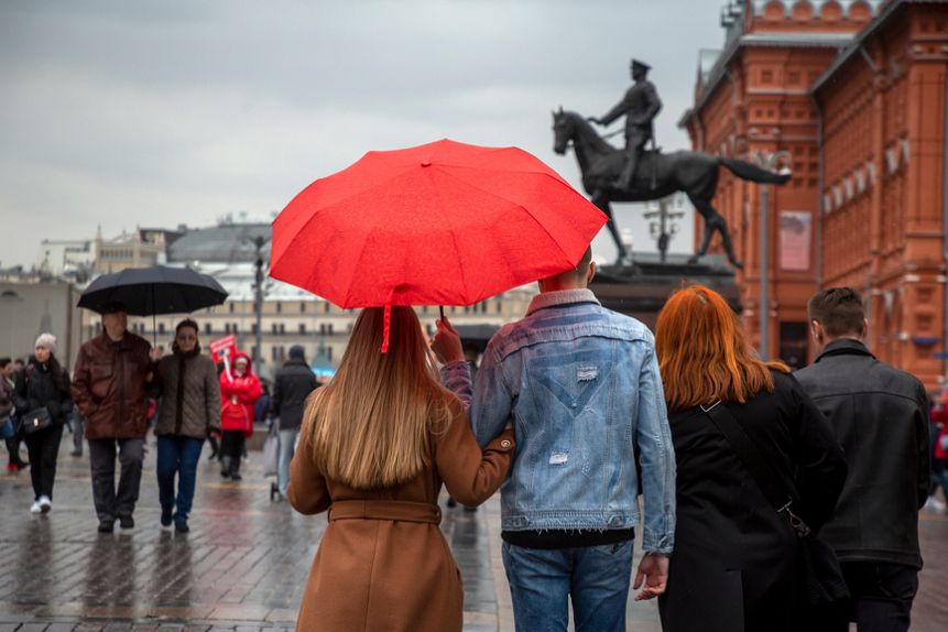 Мне нужна москва. Москвич житель Москвы. Москва люди. Жители Москвы. Человечки и Москва.