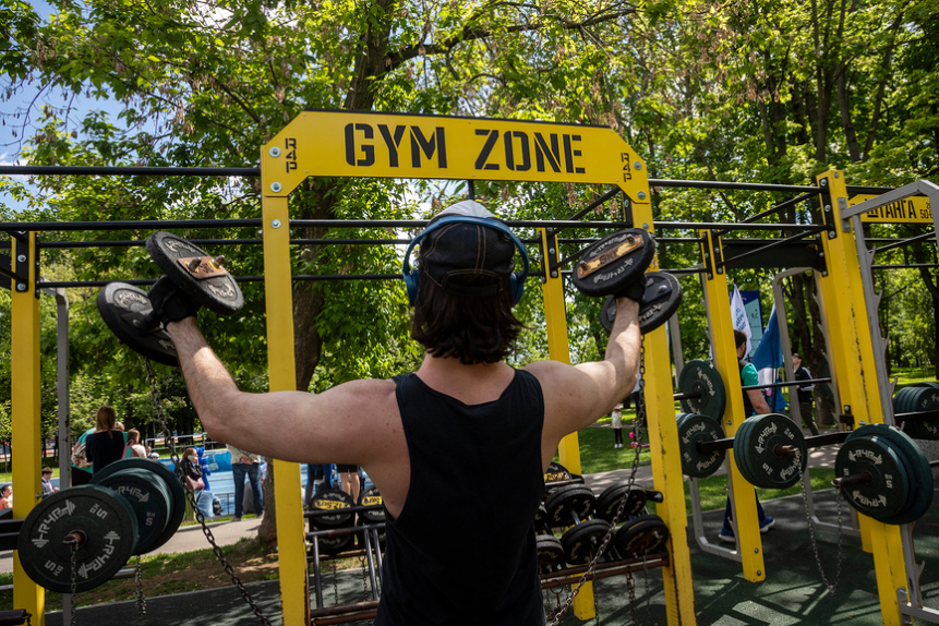 Public sport. Занимайся спортом. Олимпийский спорт. Кругосветка упражнение в спорте.