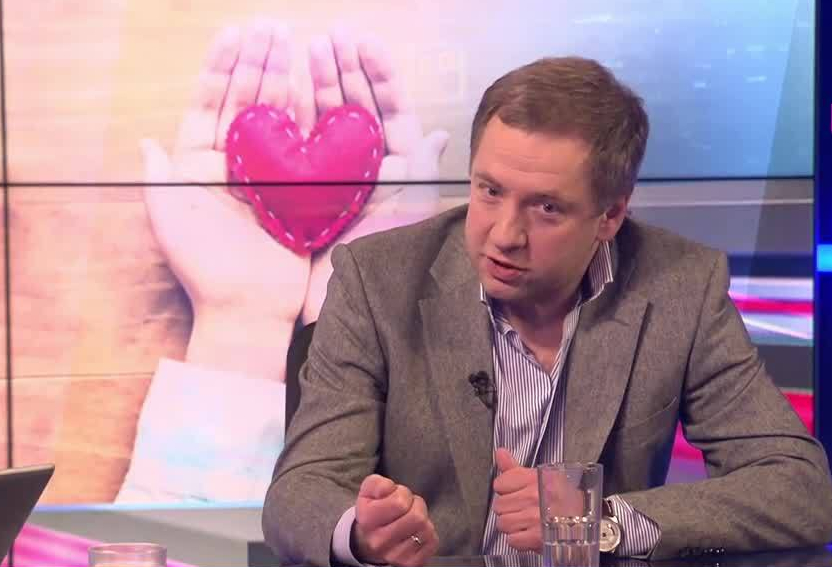Антон Суворов: Потратив деньги на помощь кому-то, возможно, вы получите больше удовольствия, чем купив что-то себе | Программы | ОТР - Общественное Телевидение России