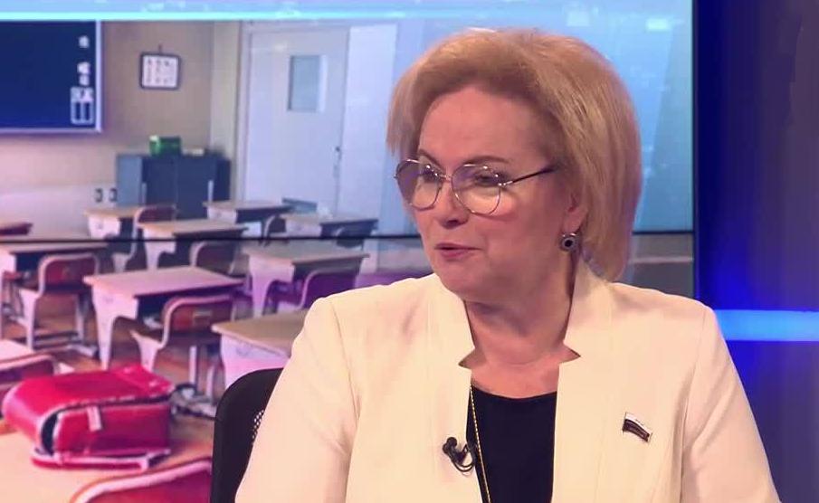 Любовь Духанина: Повсеместно повышение зарплат учителей происходит за счет увеличения нагрузки | Программы | ОТР - Общественное Телевидение России