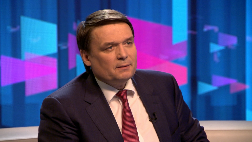 Виталий Зюкин: Когда шоколад во рту начинает таять, надо языком провести по небу, если помол какао качественный, то получается такое бархатно-нежное ощущение | Программы | ОТР - Общественное Телевидение России