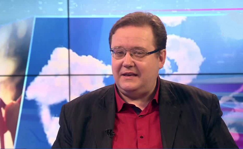 Психолог Алексей Рощин: Люди бегут в семью, потому что среди своих можно не пыжиться | Программы | ОТР - Общественное Телевидение России