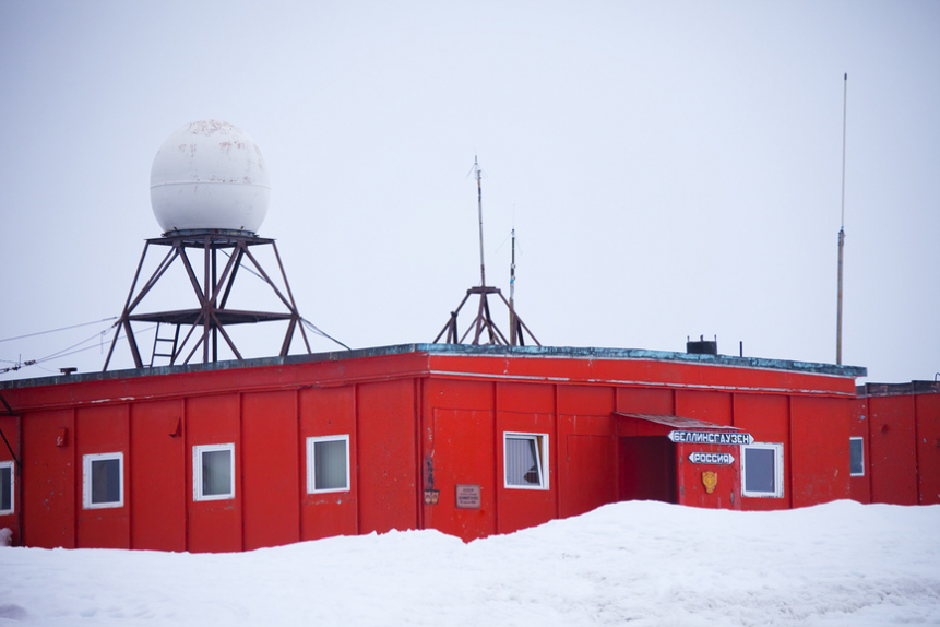 Литва имеет научную станцию в антарктиде. Российская научная станция в Антарктиде Прогресс. Научная станция Беллинсгаузен. Станция Беллинсгаузен в Антарктиде. Российские станции в Антарктиде.