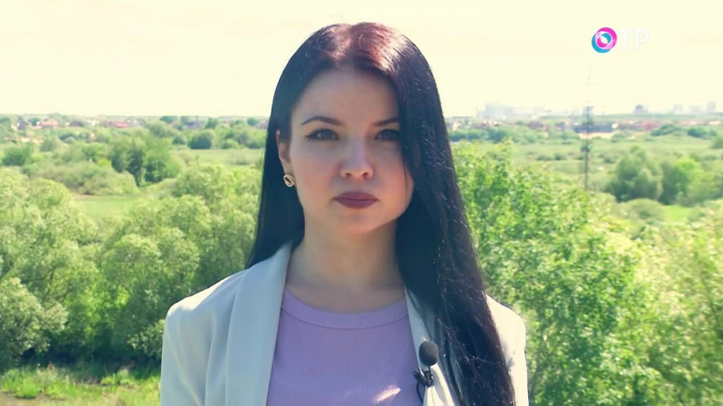 Анна Ахматова «Не с теми я, кто бросил землю…». Читает Мария Плужникова ...